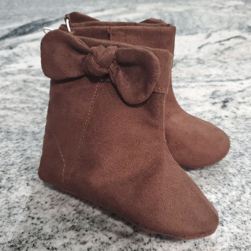 GAP Bow Suede Velcro Bootie Size 6 NWOT - Picture 9 of 9